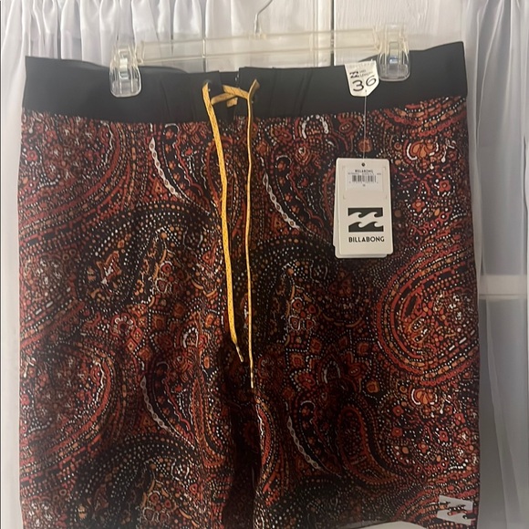 Billabong Sundays Platinum X Boardshorts 9” InseamMen’s Size 36 Paisley